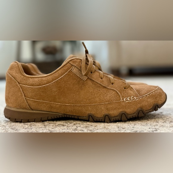 Skechers Shoes - Skechers Relaxed Fit Memory Foam Tan Shoes Sz 9